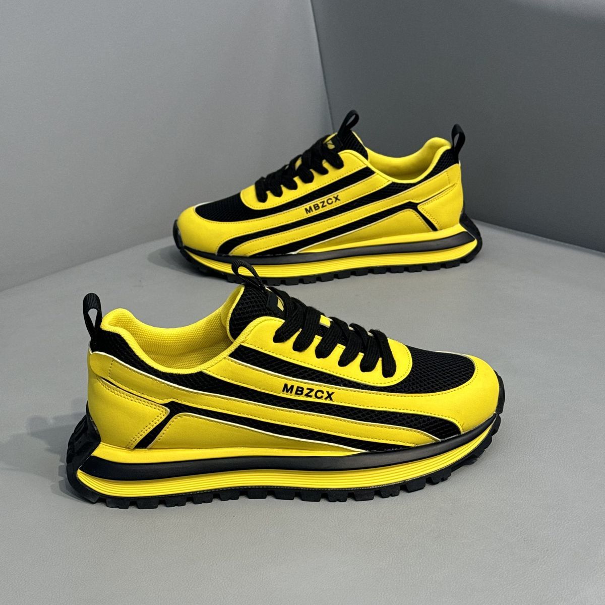 Sports Equipment Brand - أحذية رياضية رجالية شبكية قابلة للتنفس،